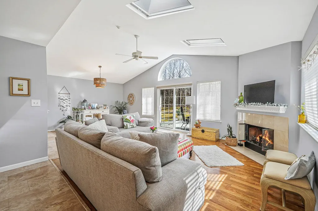 88 Rabbit Run Manorville NY 11949