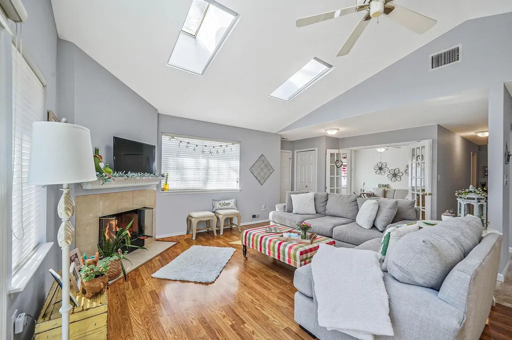 88 Rabbit Run Manorville NY 11949