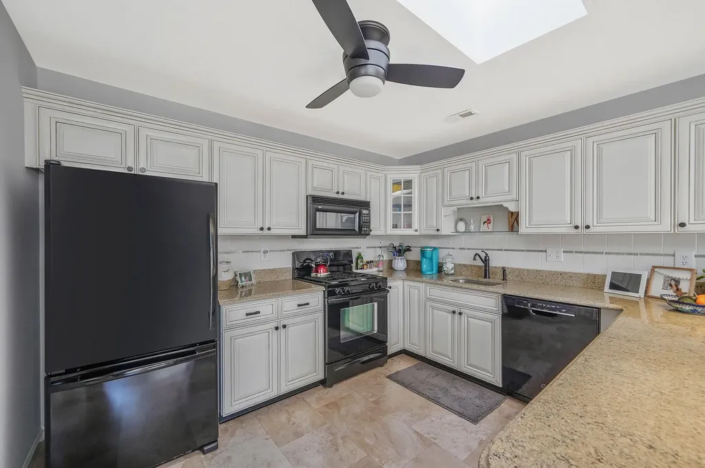 88 Rabbit Run Manorville NY 11949