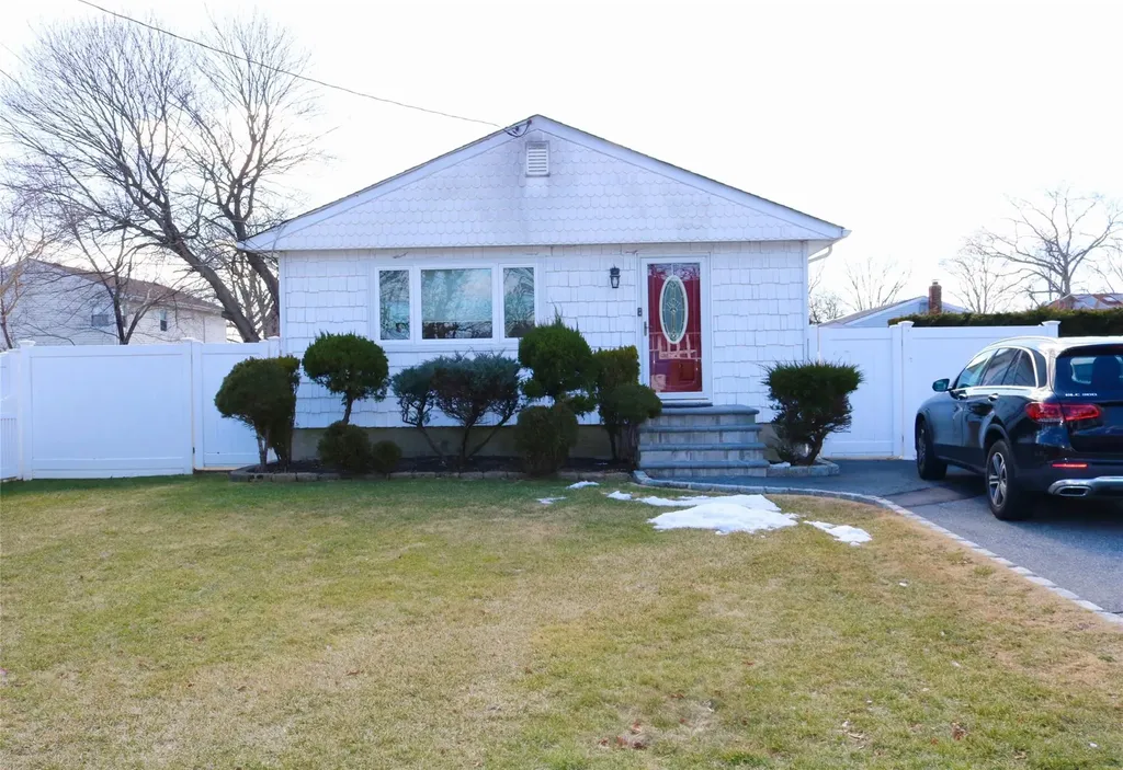 270 43rd Street Babylon NY 11726