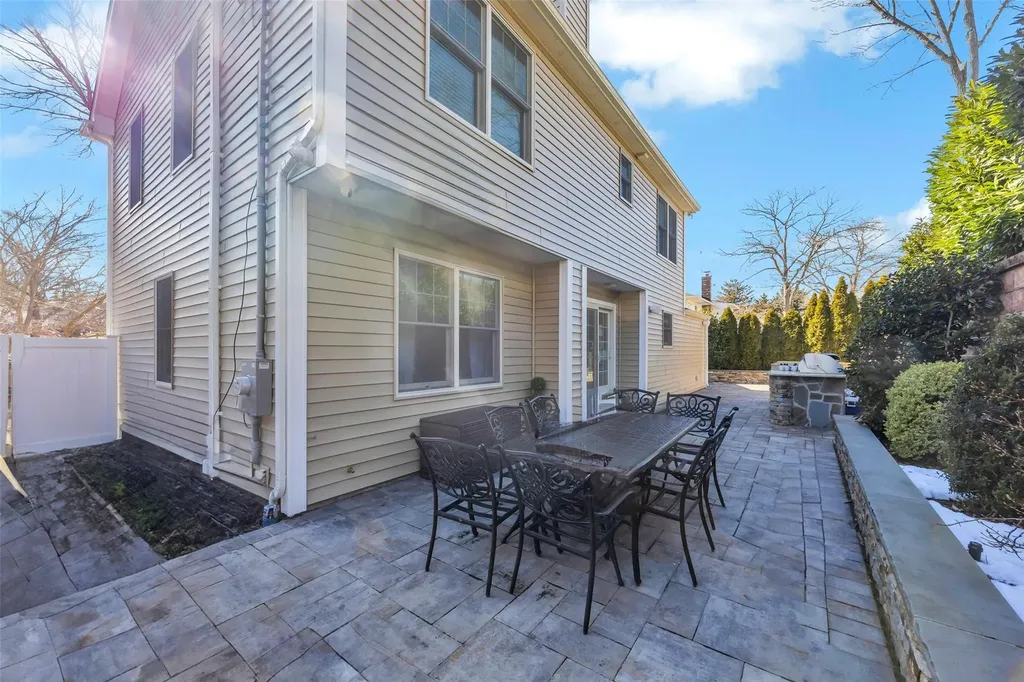 41 Parnell Drive Smithtown NY 11787