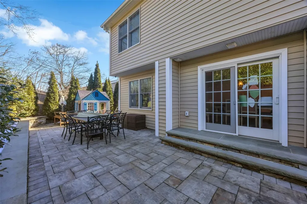 41 Parnell Drive Smithtown NY 11787