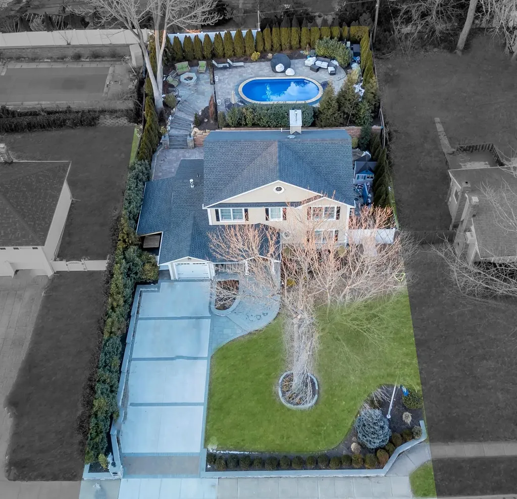 41 Parnell Drive Smithtown NY 11787