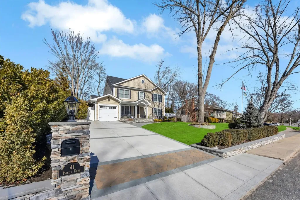 41 Parnell Drive Smithtown NY 11787