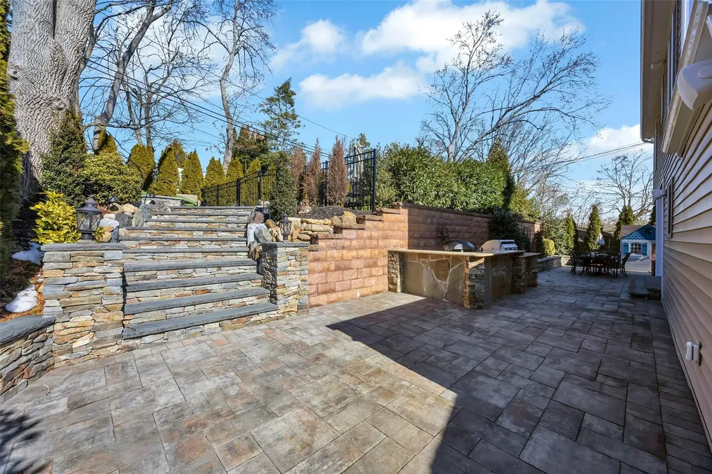41 Parnell Drive Smithtown NY 11787