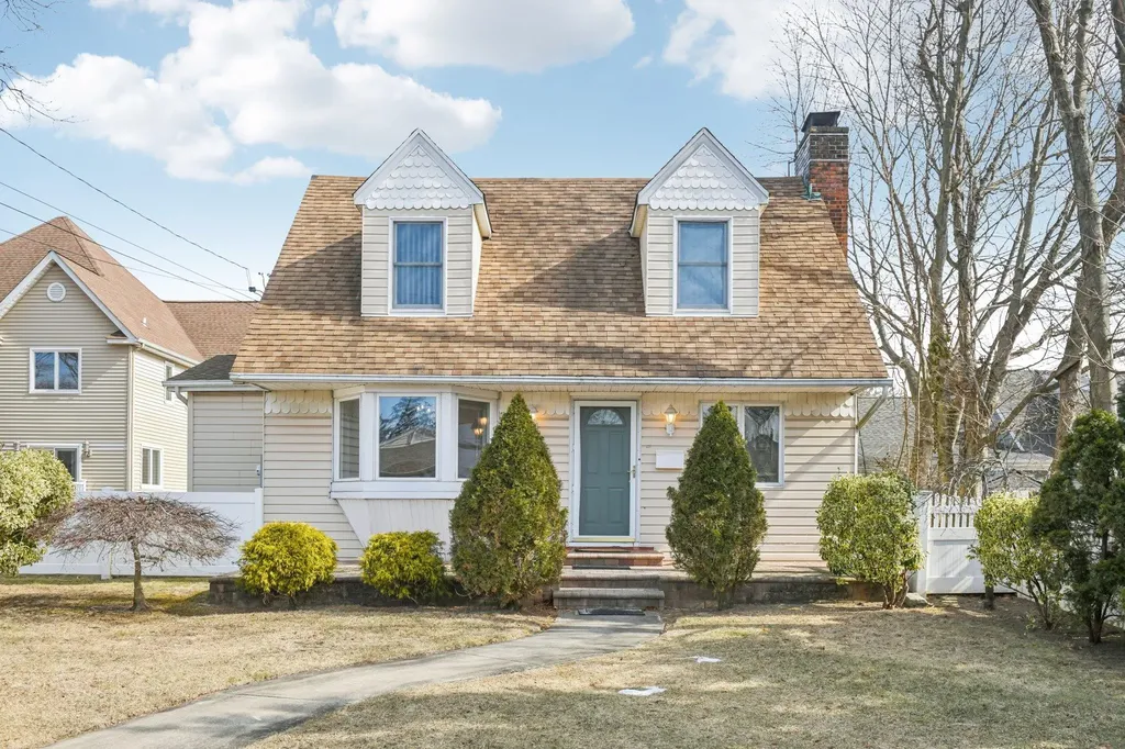 2481 Harvey Avenue Oceanside NY 11572