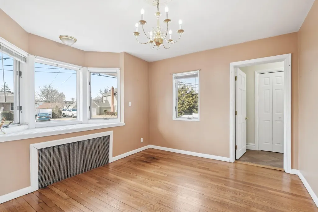 2481 Harvey Avenue Oceanside NY 11572