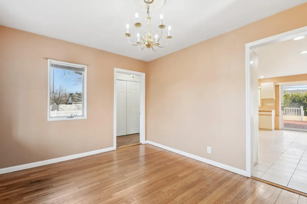 2481 Harvey Avenue Oceanside NY 11572