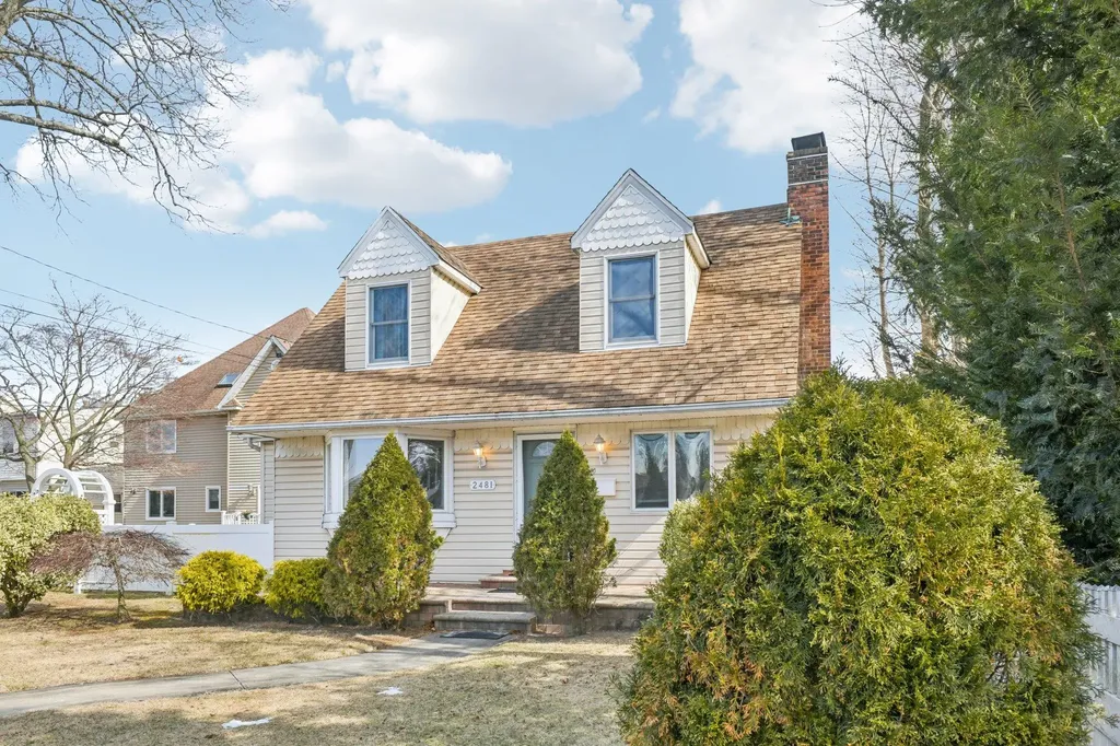 2481 Harvey Avenue Oceanside NY 11572