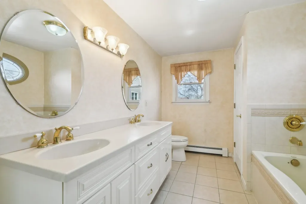 2481 Harvey Avenue Oceanside NY 11572