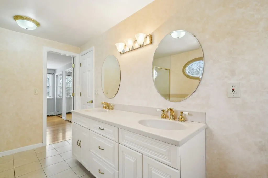 2481 Harvey Avenue Oceanside NY 11572