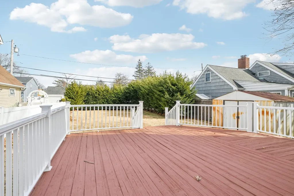 2481 Harvey Avenue Oceanside NY 11572