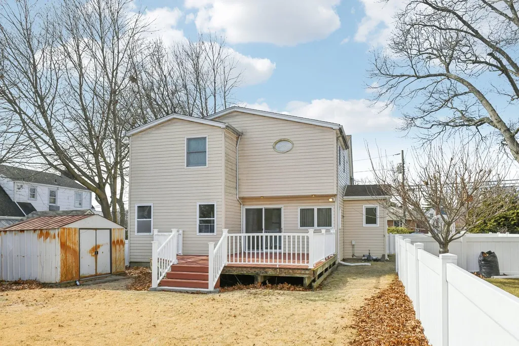2481 Harvey Avenue Oceanside NY 11572