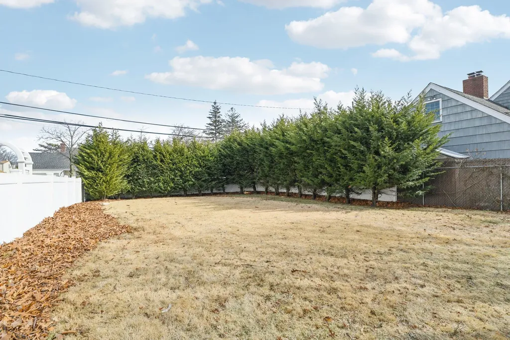 2481 Harvey Avenue Oceanside NY 11572