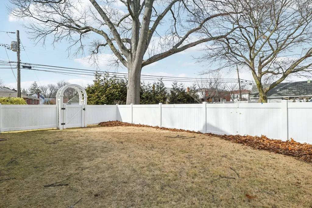 2481 Harvey Avenue Oceanside NY 11572