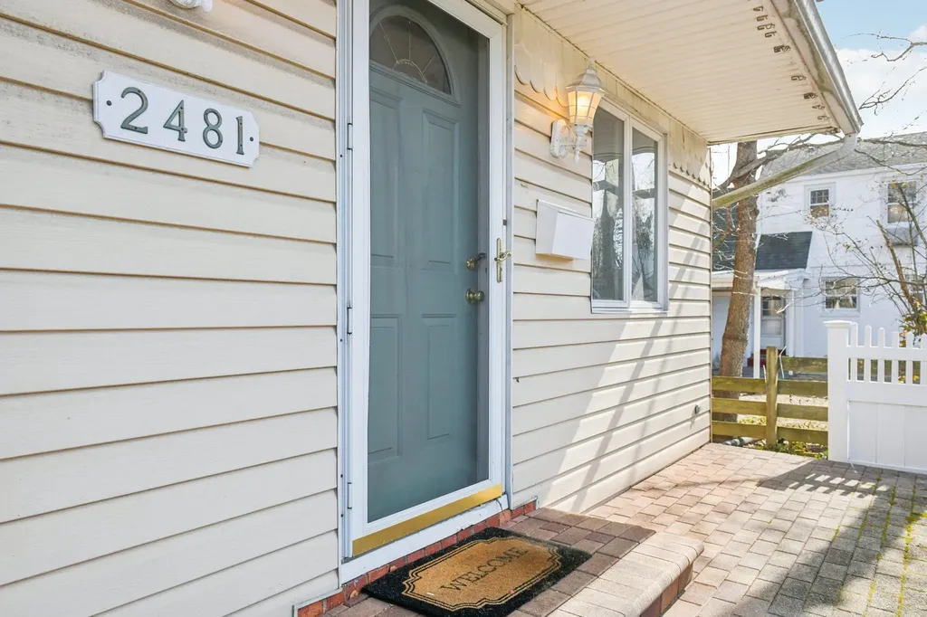 2481 Harvey Avenue Oceanside NY 11572