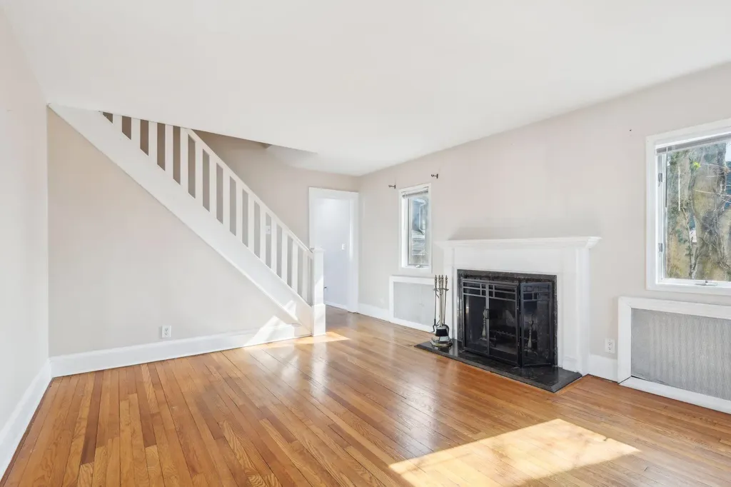 2481 Harvey Avenue Oceanside NY 11572