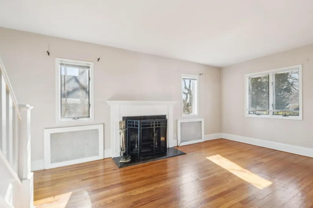 2481 Harvey Avenue Oceanside NY 11572