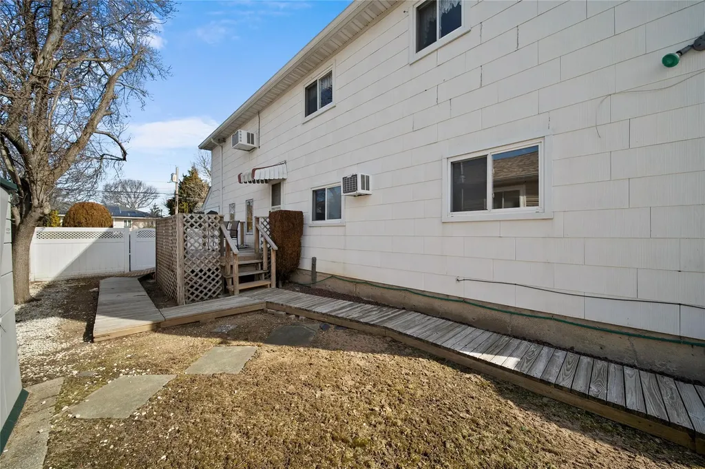 94 Amsterdam Avenue West Babylon NY 11704