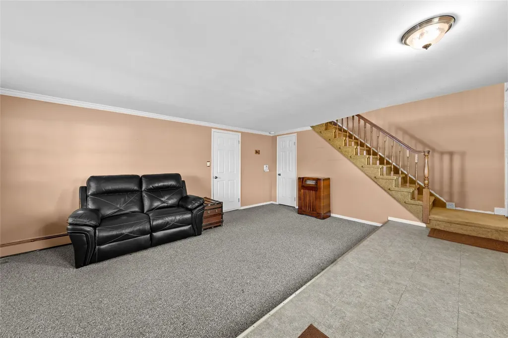94 Amsterdam Avenue West Babylon NY 11704