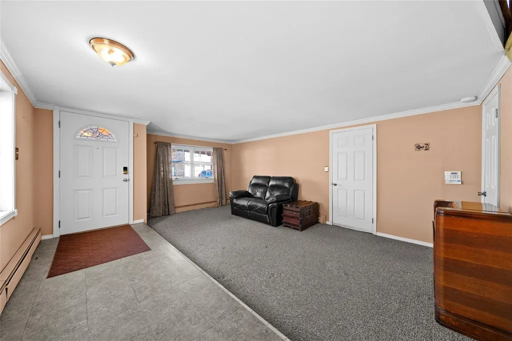 94 Amsterdam Avenue West Babylon NY 11704