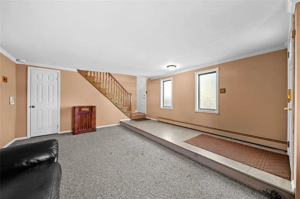 94 Amsterdam Avenue West Babylon NY 11704