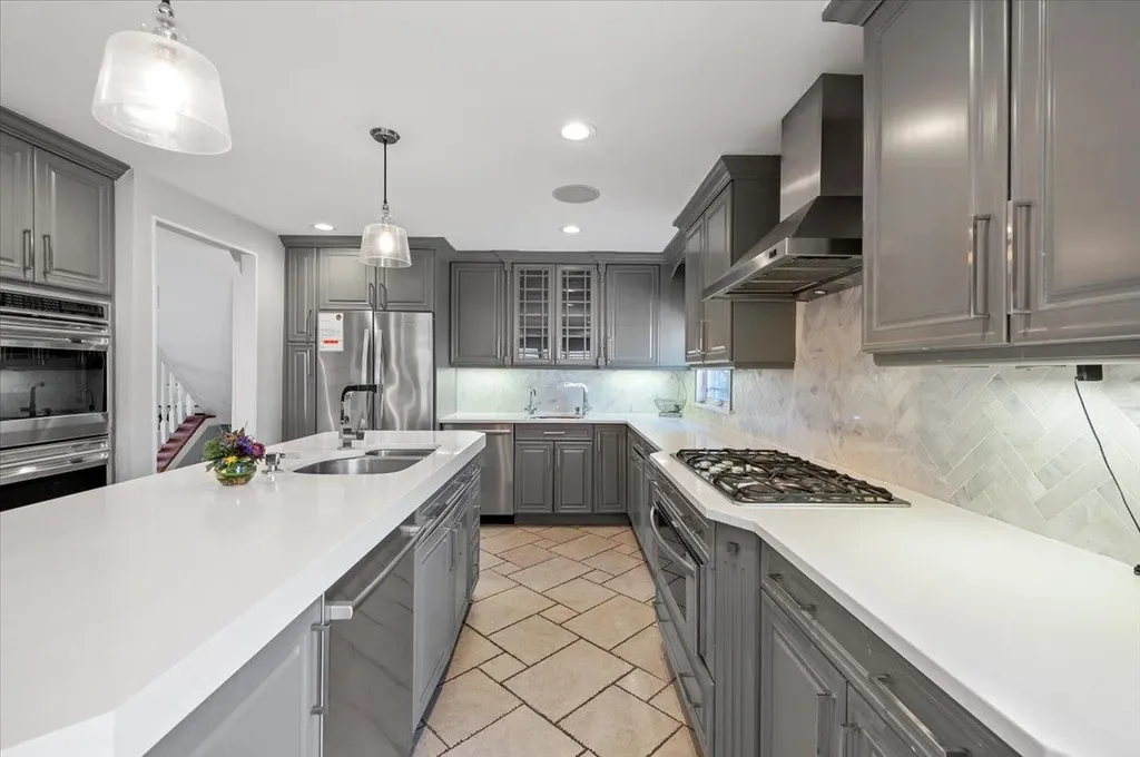 577 Barnard Avenue Woodmere NY 11598