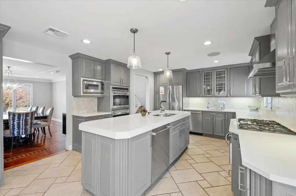 577 Barnard Avenue Woodmere NY 11598