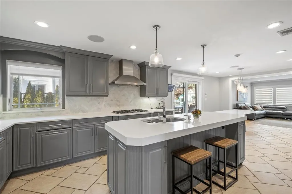 577 Barnard Avenue Woodmere NY 11598