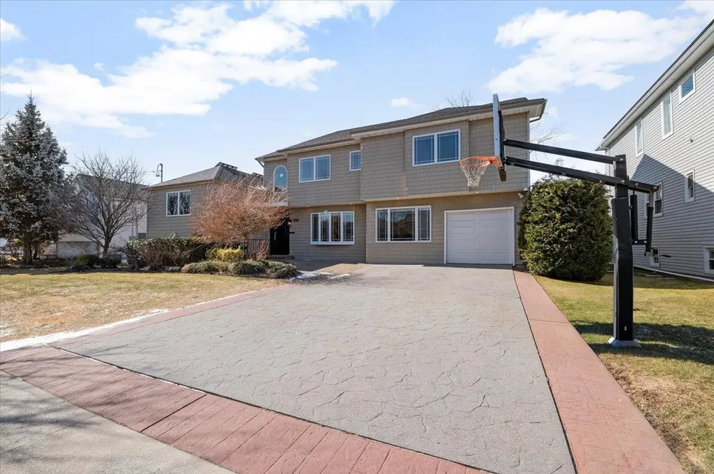 577 Barnard Avenue Woodmere NY 11598