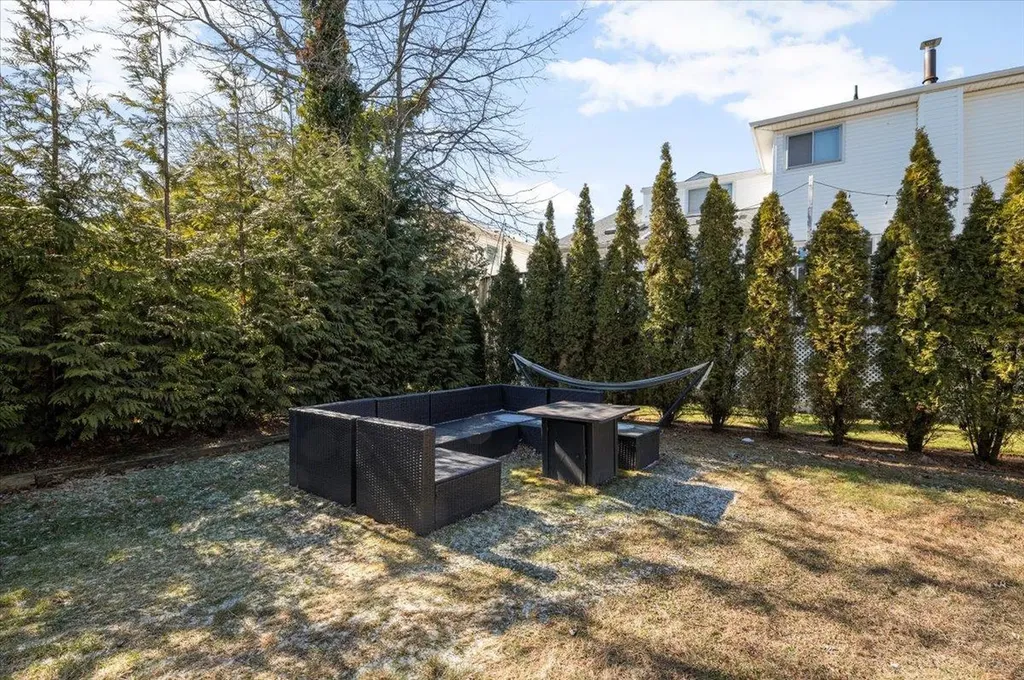 577 Barnard Avenue Woodmere NY 11598