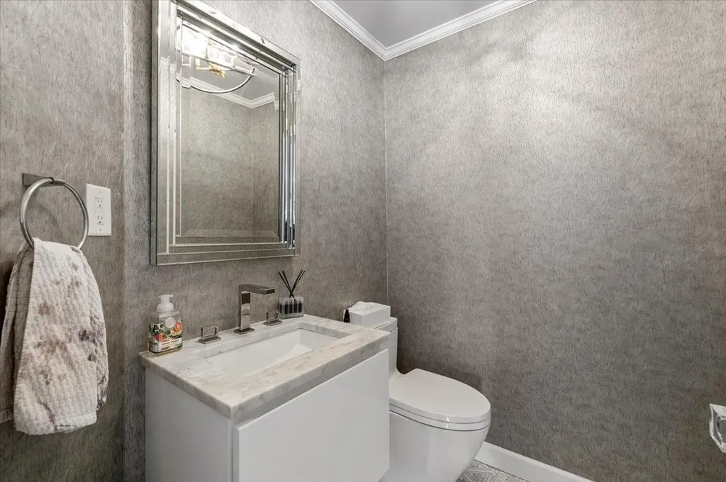 577 Barnard Avenue Woodmere NY 11598