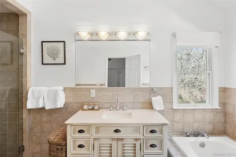 7 Wooded Oak Lane East Hampton NY 11937