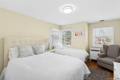 7 Wooded Oak Lane East Hampton NY 11937