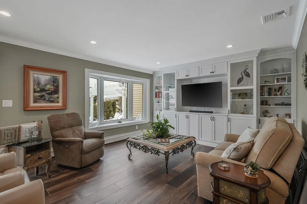 24 Lucinda Drive Babylon NY 11702