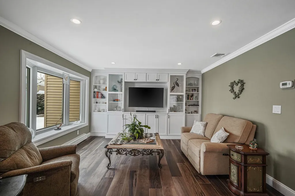 24 Lucinda Drive Babylon NY 11702