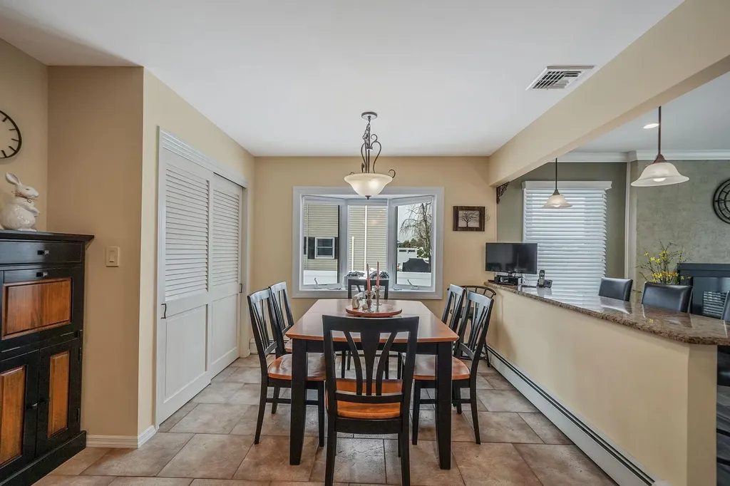 24 Lucinda Drive Babylon NY 11702