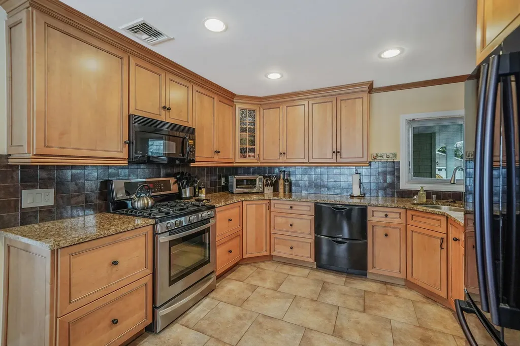 24 Lucinda Drive Babylon NY 11702
