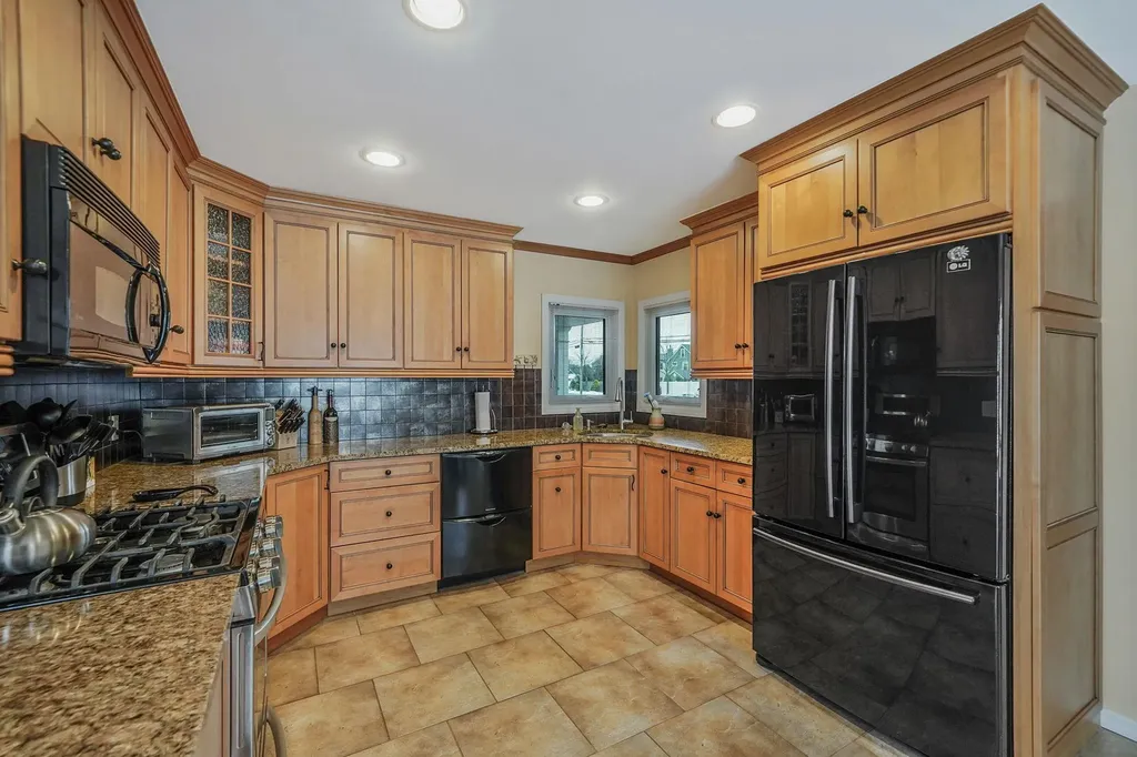 24 Lucinda Drive Babylon NY 11702