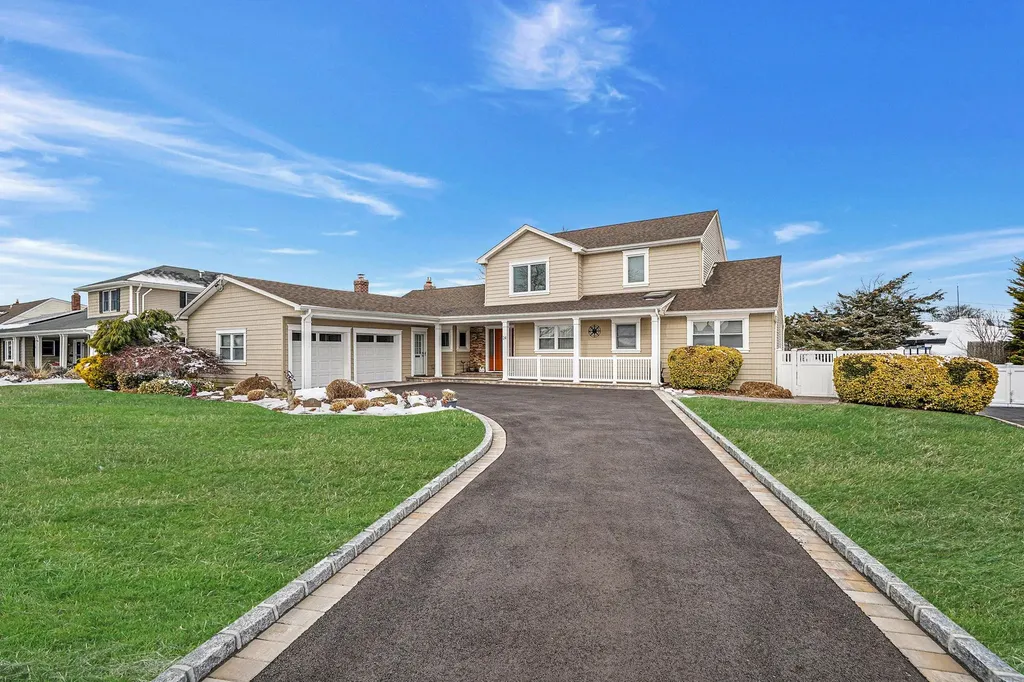 24 Lucinda Drive Babylon NY 11702