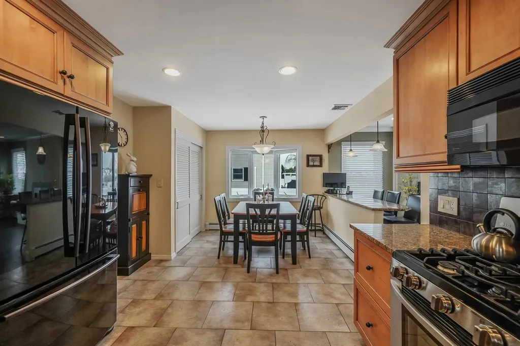 24 Lucinda Drive Babylon NY 11702