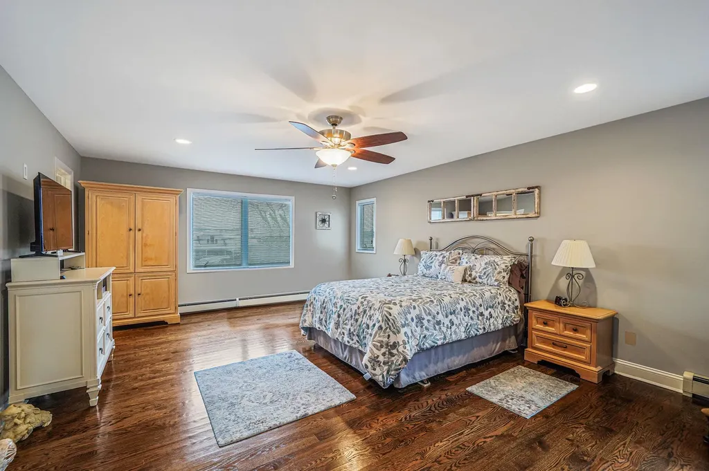 24 Lucinda Drive Babylon NY 11702