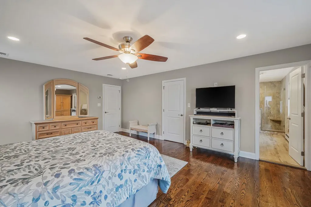 24 Lucinda Drive Babylon NY 11702