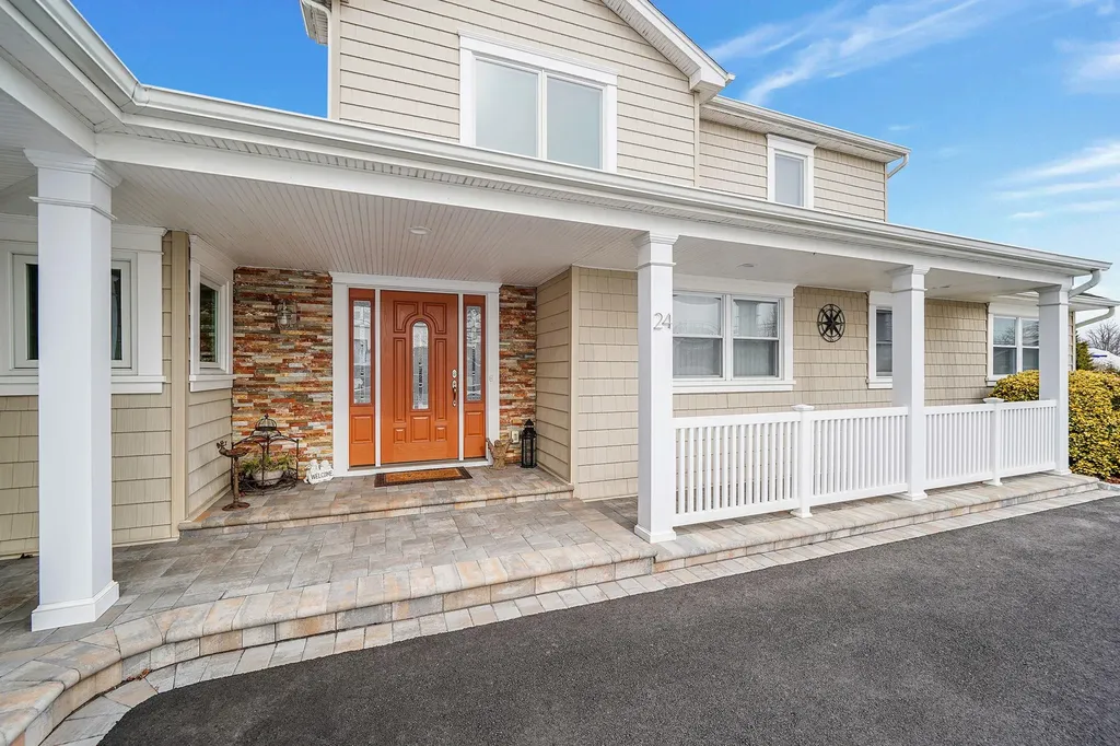 24 Lucinda Drive Babylon NY 11702
