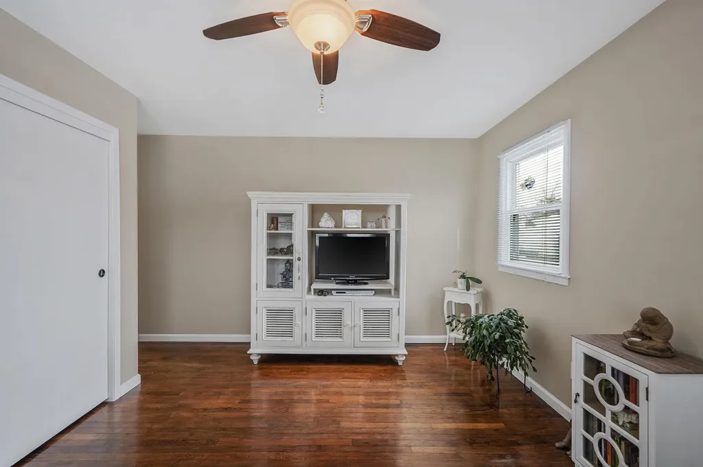 24 Lucinda Drive Babylon NY 11702