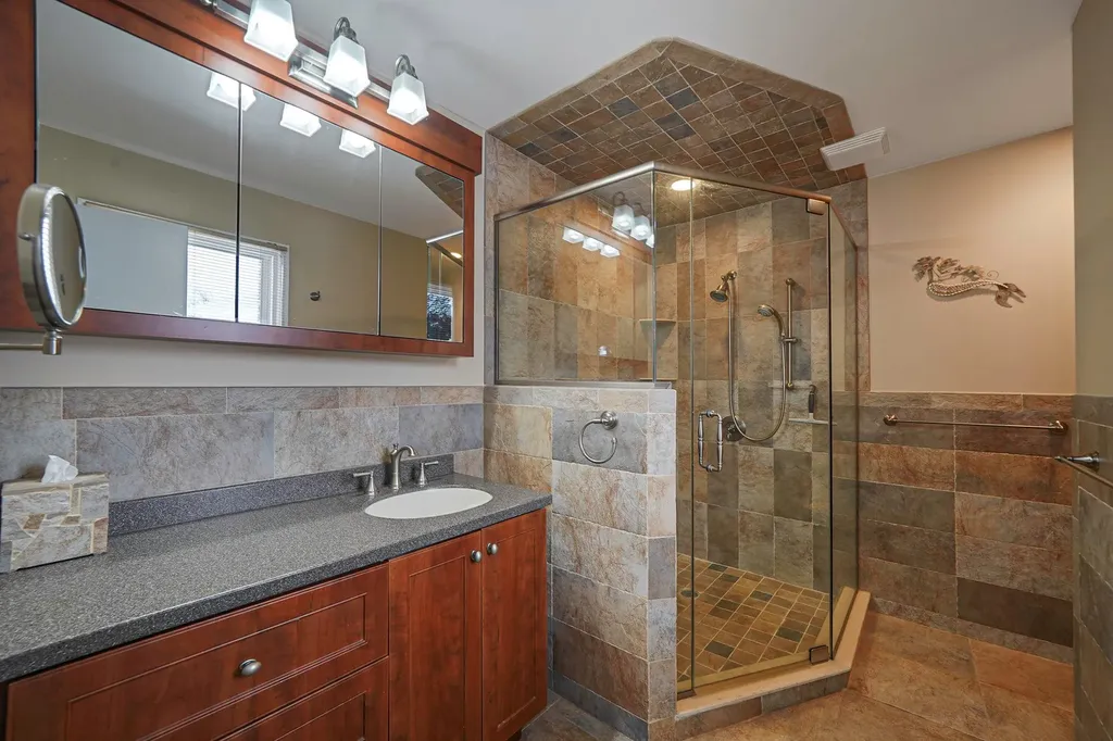 24 Lucinda Drive Babylon NY 11702
