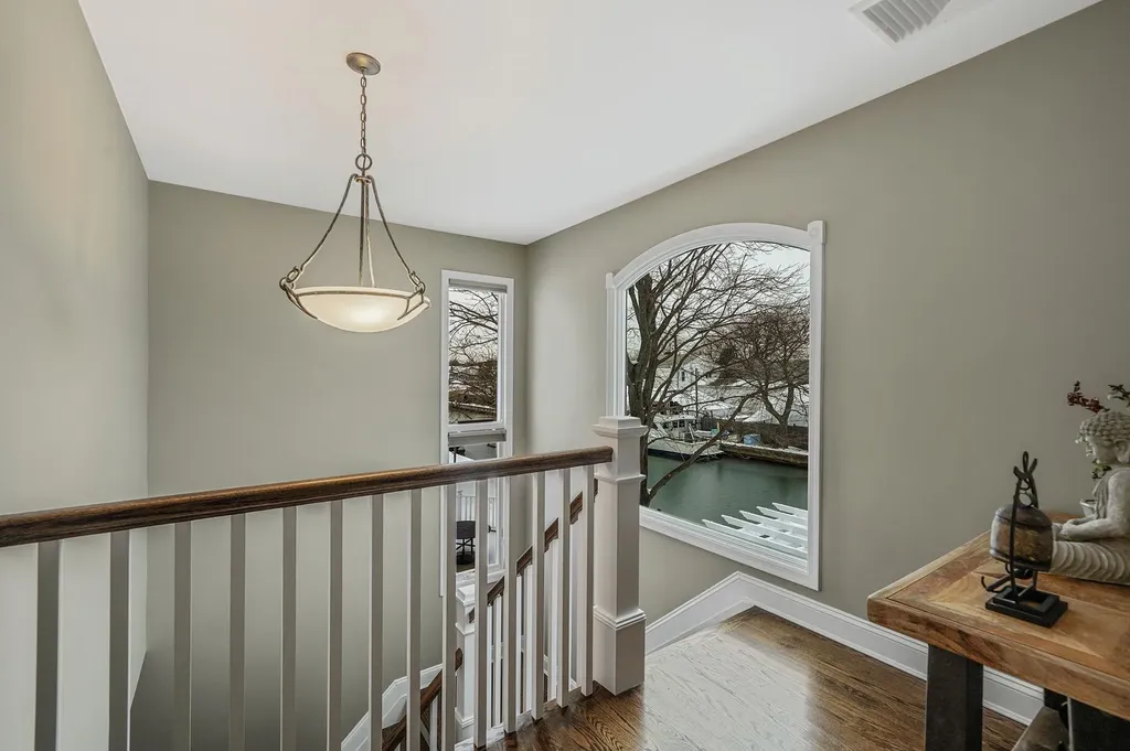 24 Lucinda Drive Babylon NY 11702