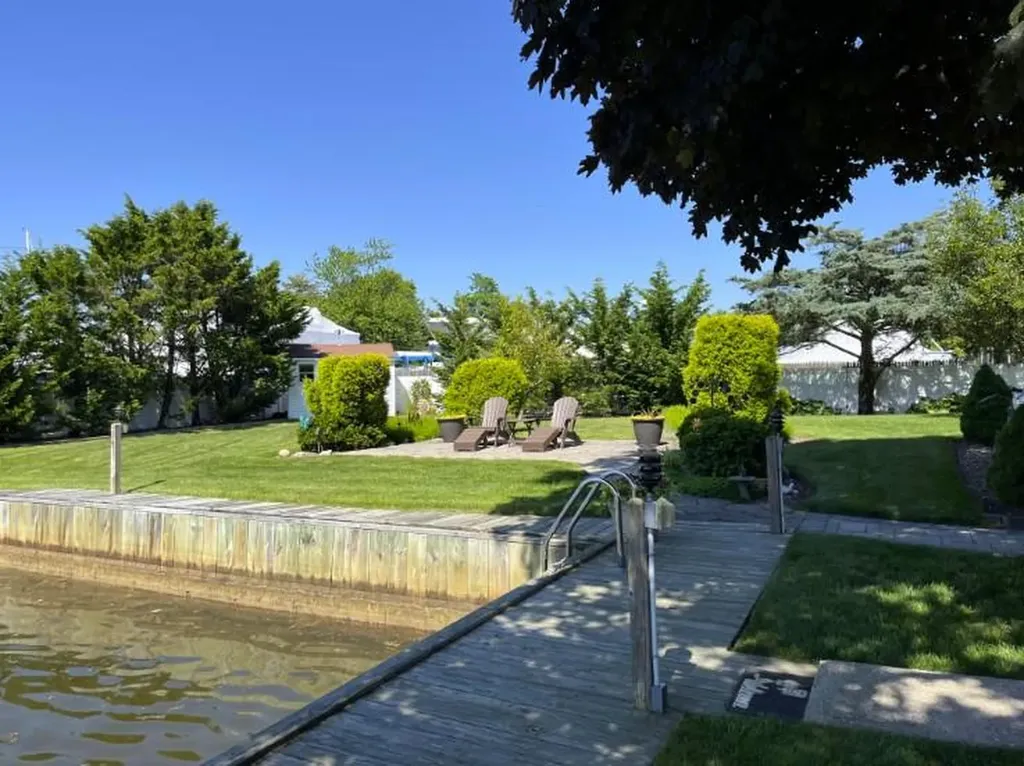 24 Lucinda Drive Babylon NY 11702
