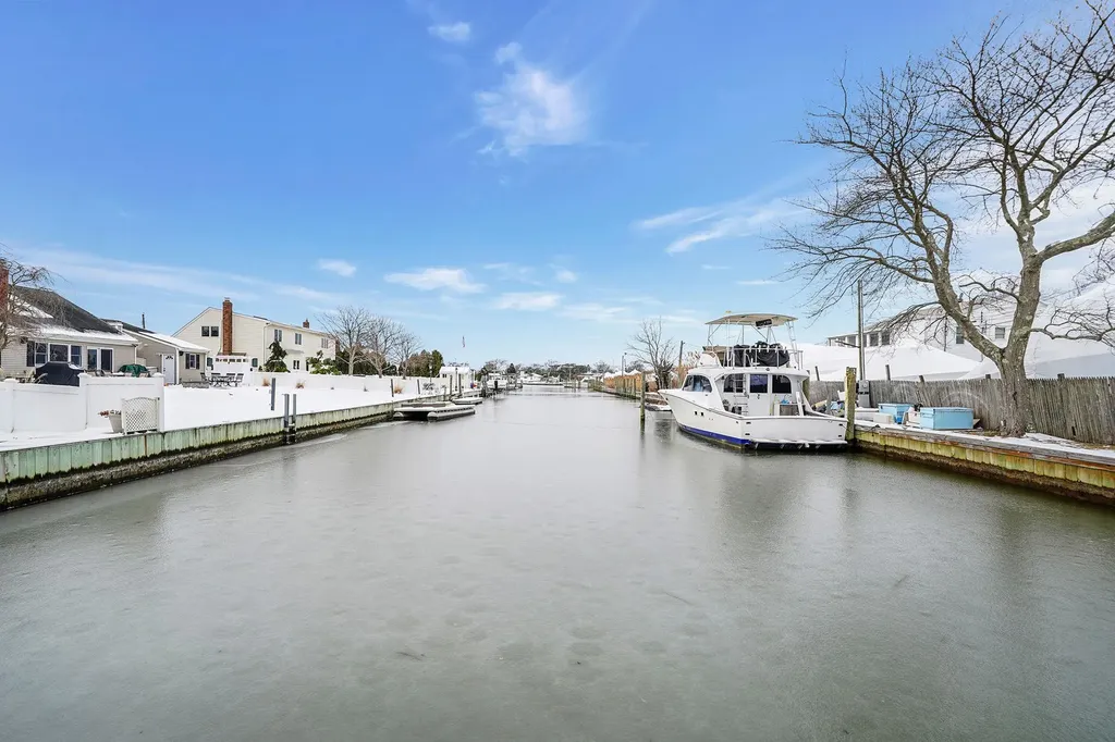 24 Lucinda Drive Babylon NY 11702