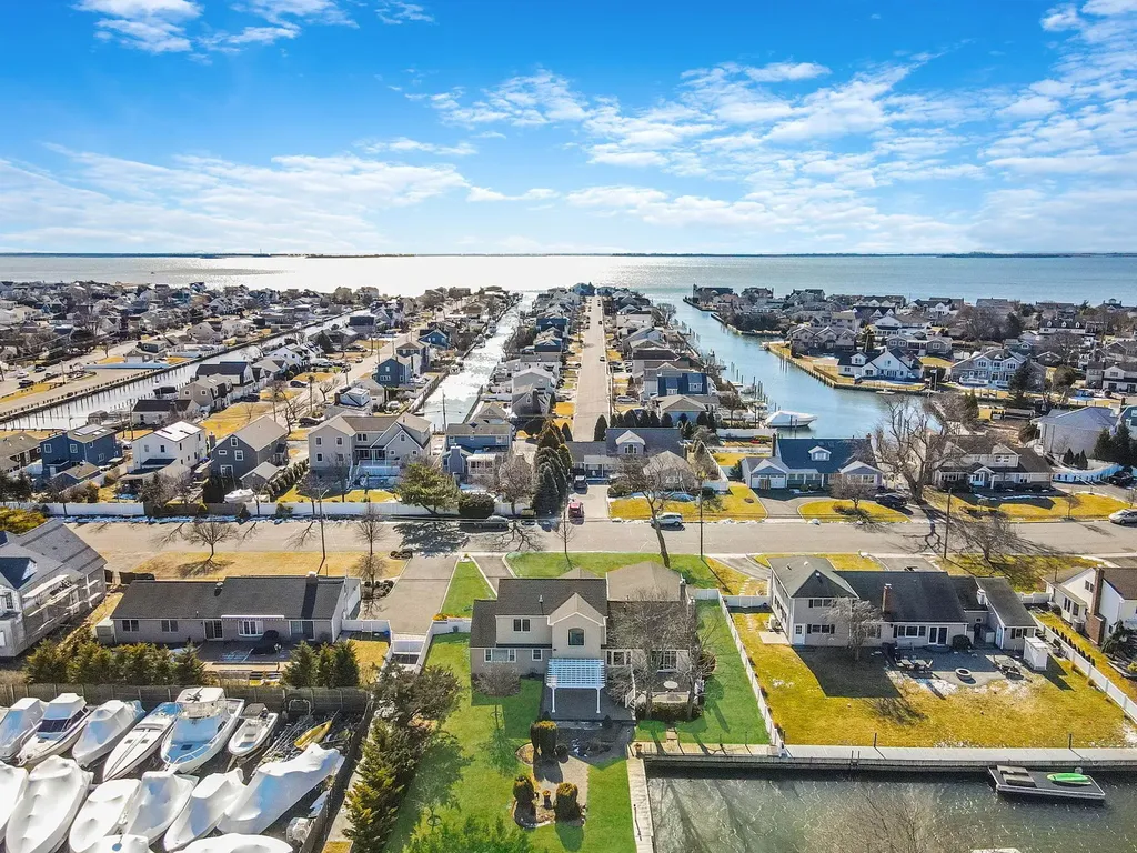 24 Lucinda Drive Babylon NY 11702